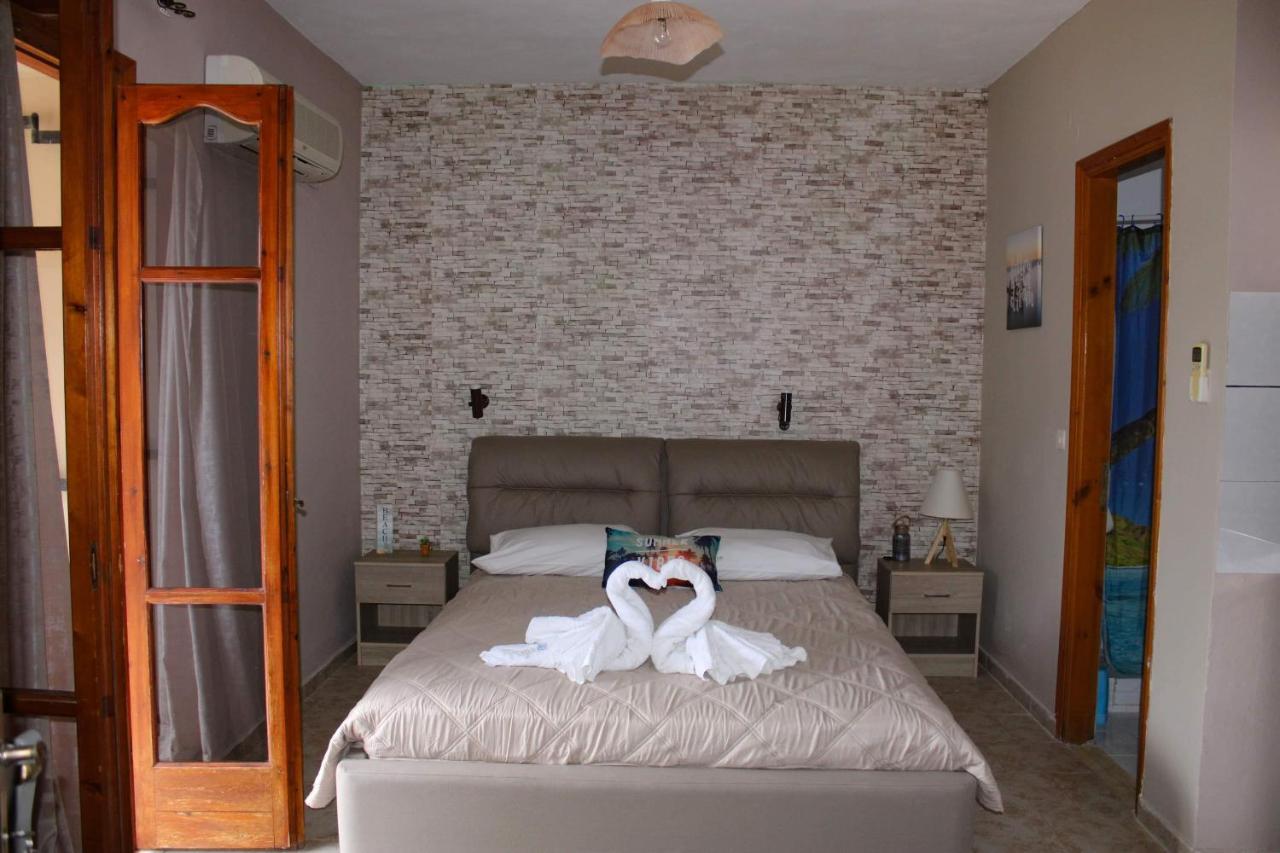 Marinos Studios At Lourdata Village Extérieur photo