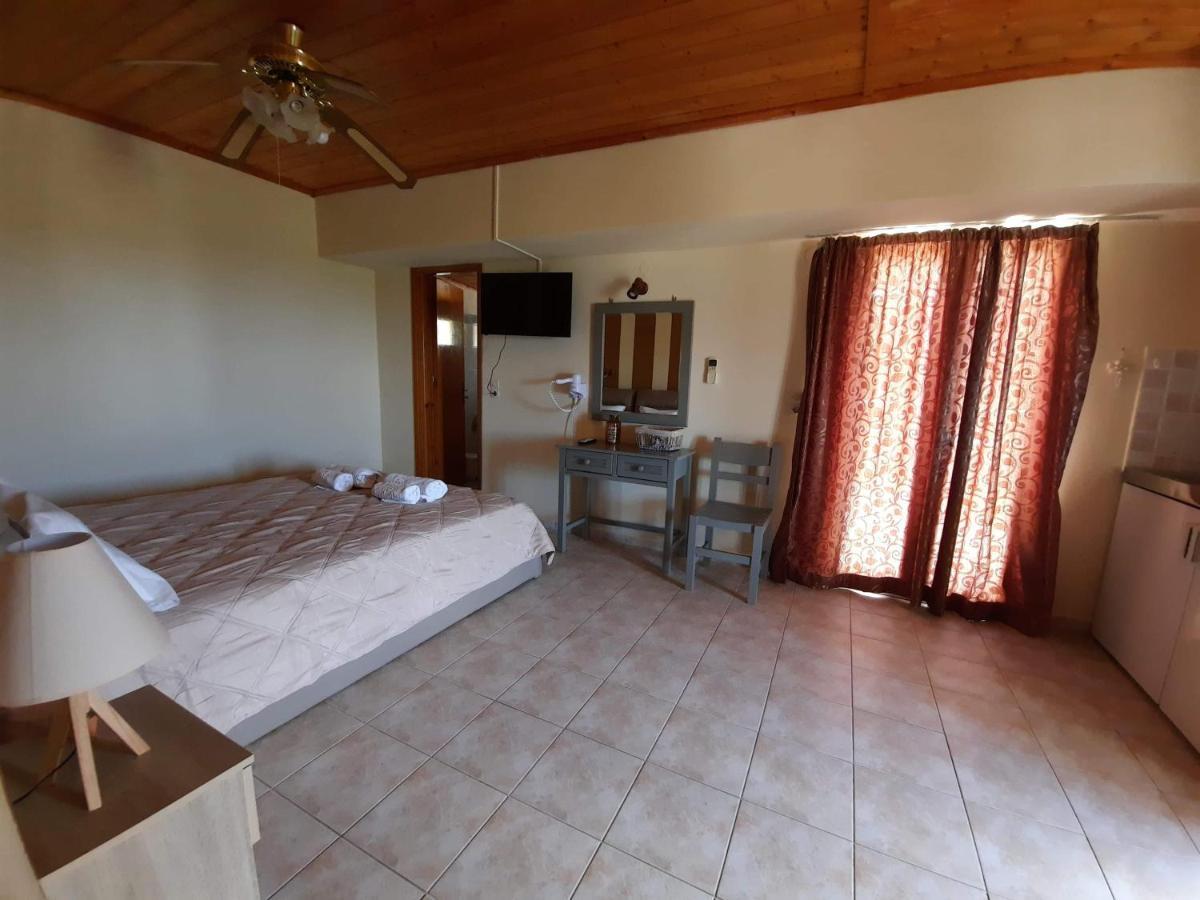 Marinos Studios At Lourdata Village Extérieur photo