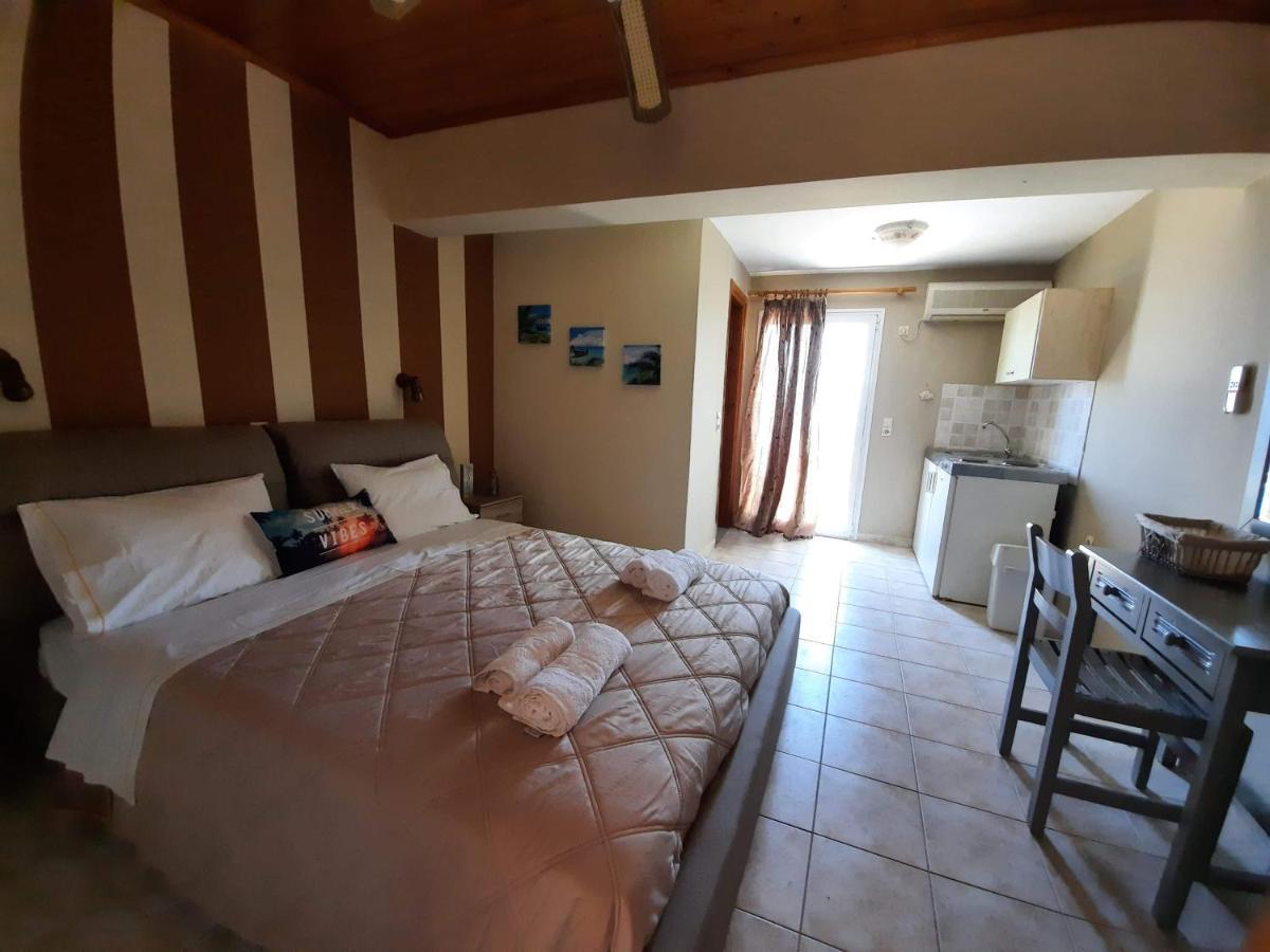 Marinos Studios At Lourdata Village Extérieur photo