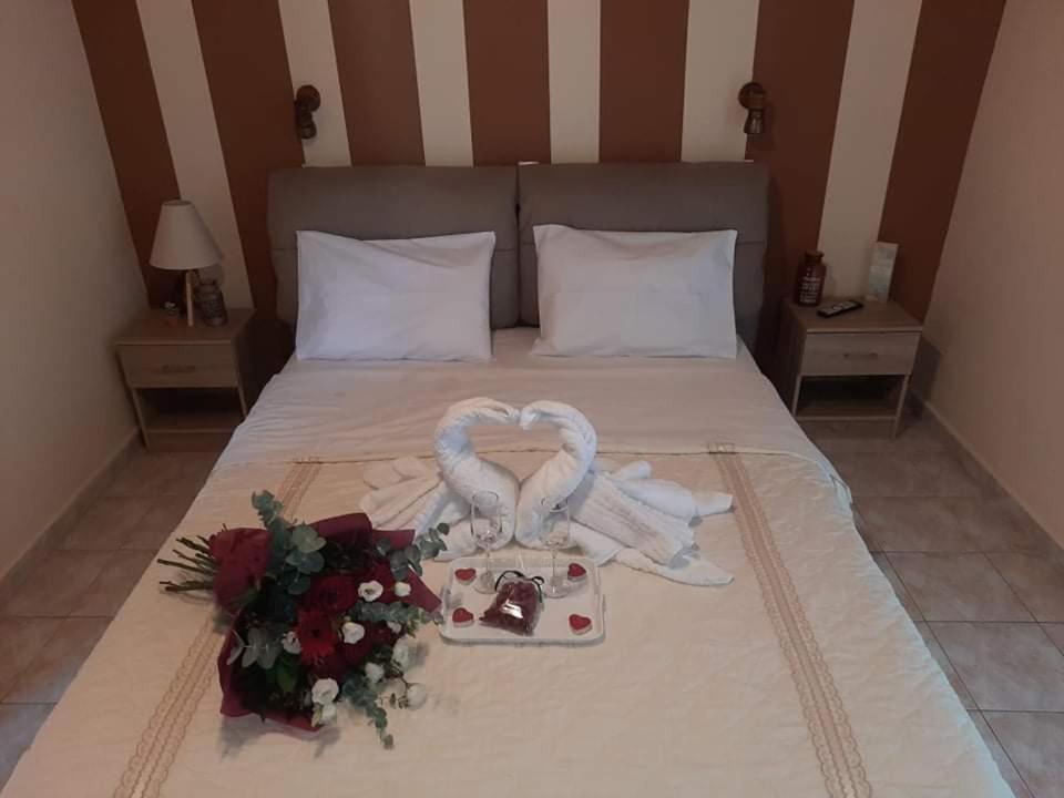 Marinos Studios At Lourdata Village Extérieur photo