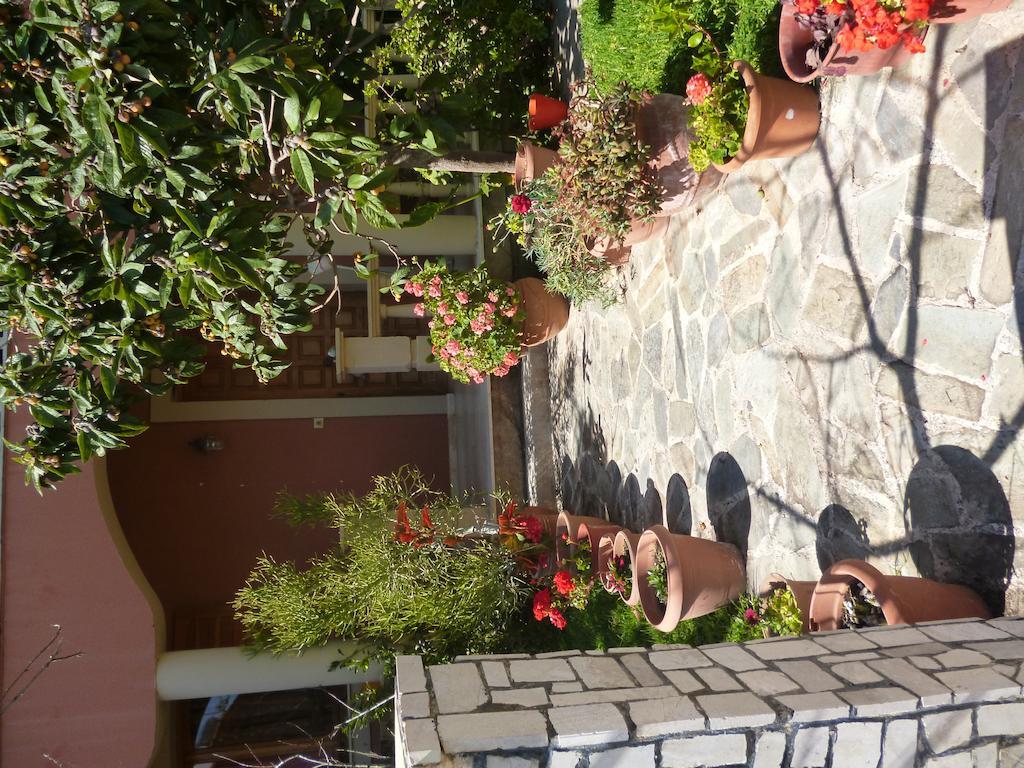 Marinos Studios At Lourdata Village Extérieur photo